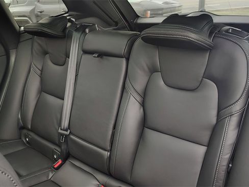 New 2026 Volvo XC60 B5 Ultra w/ Climate Package image 28