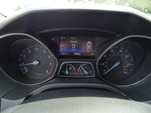 Used 2018 Ford Focus Titanium w/ Titanium Technology Package FWD image 29