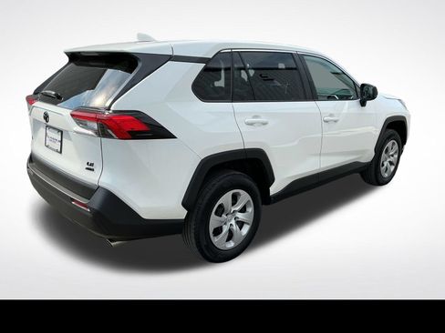 Used 2023 Toyota RAV4 LE AWD/4WD image 5