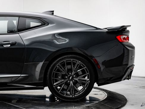 Used 2018 Chevrolet Camaro ZL1 RWD image 7