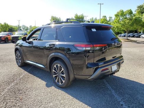 Used 2026 Nissan Pathfinder Platinum AWD/4WD image 3