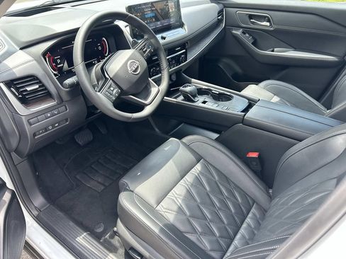 Certified 2025 Nissan Rogue Platinum w/ Platinum Premium Package FWD image 16