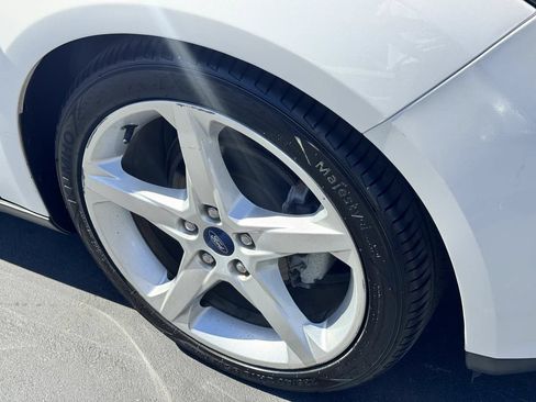 Used 2014 Ford Focus Titanium FWD image 19