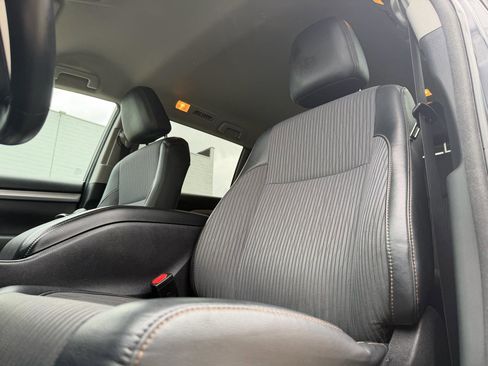 Used 2017 Toyota Highlander Plus AWD/4WD image 12