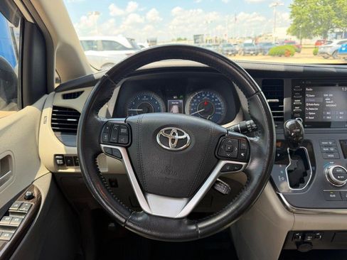 Used 2019 Toyota Sienna XLE w/ XLE Navigation Package AWD/4WD image 14