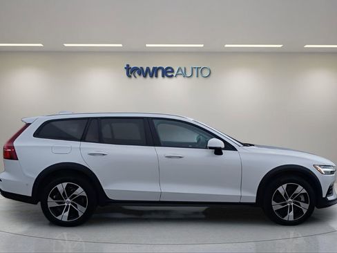 Used 2025 Volvo V60 B5 Cross Country Plus AWD/4WD image 6