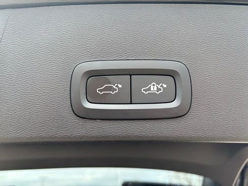 Certified 2024 Volvo XC40 B5 Core image 24