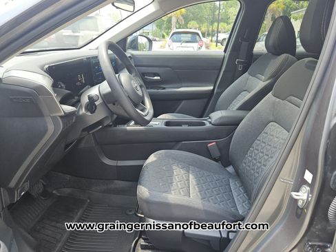 Used 2026 Nissan Kicks SV w/ SV Premium Package AWD/4WD image 3