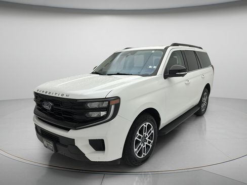 Used 2025 Ford Expedition Active AWD/4WD image 3