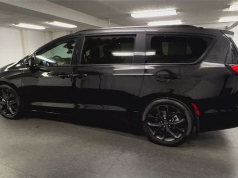 Used 2025 Chrysler Pacifica Limited w/ Trailer Tow Group image 6