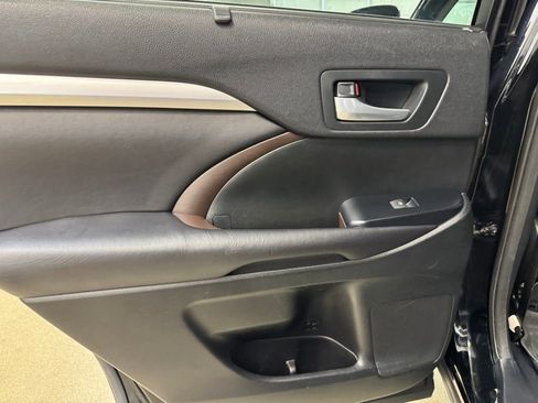 Used 2016 Toyota Highlander XLE AWD/4WD image 14