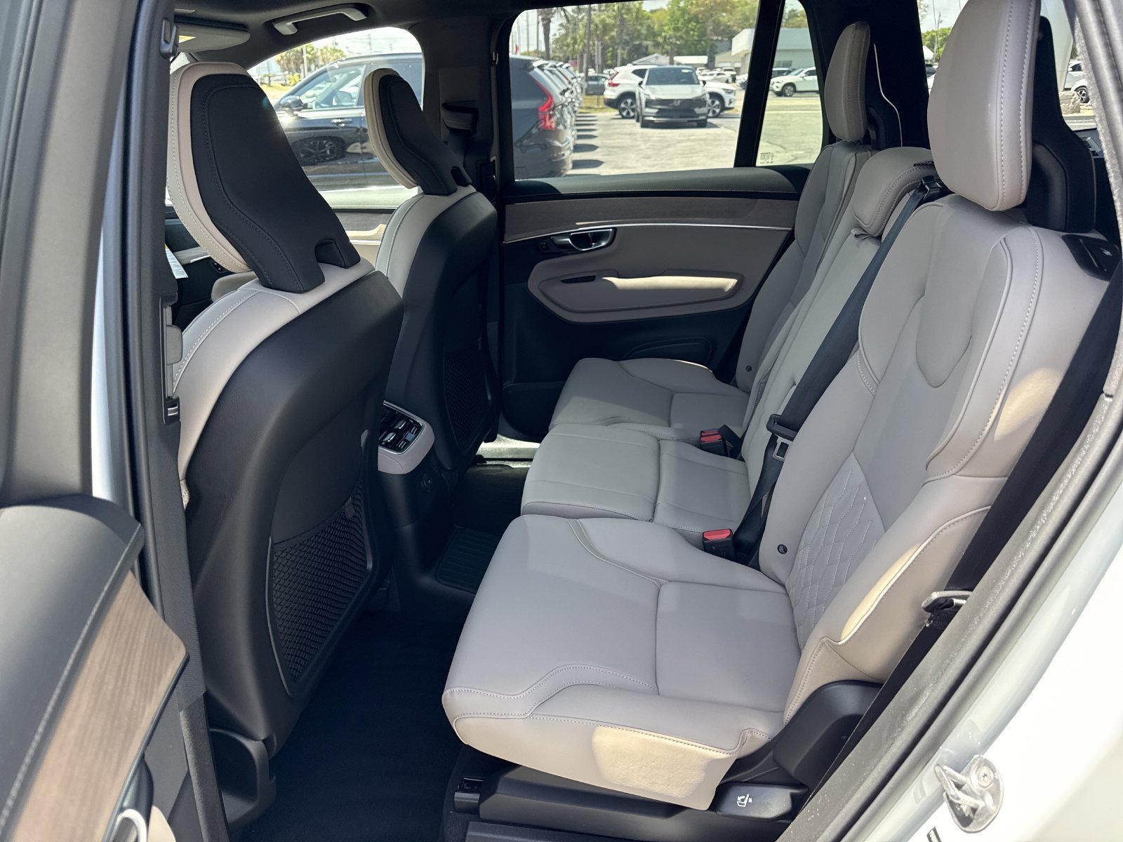New 2026 Volvo XC90 T8 Plus w/ Protection Package Premier AWD/4WD image 13
