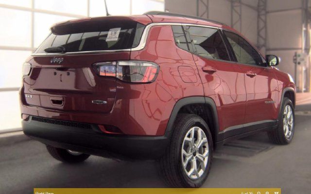 Used 2026 Jeep Compass Latitude AWD/4WD image 2