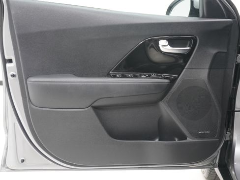 Used 2022 Kia Niro Touring Special Edition FWD image 14