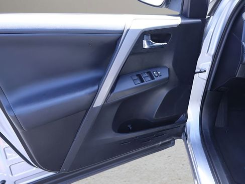 Certified 2018 Toyota RAV4 XLE AWD/4WD image 9