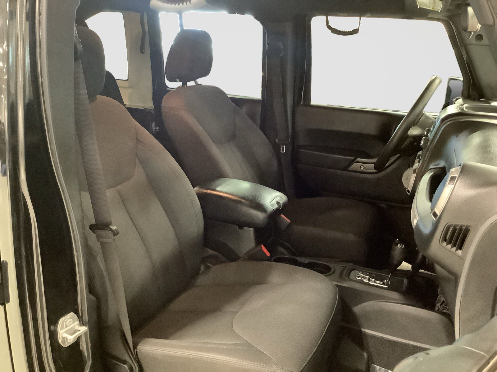 Used 2017 Jeep Wrangler Unlimited Sport AWD/4WD image 21