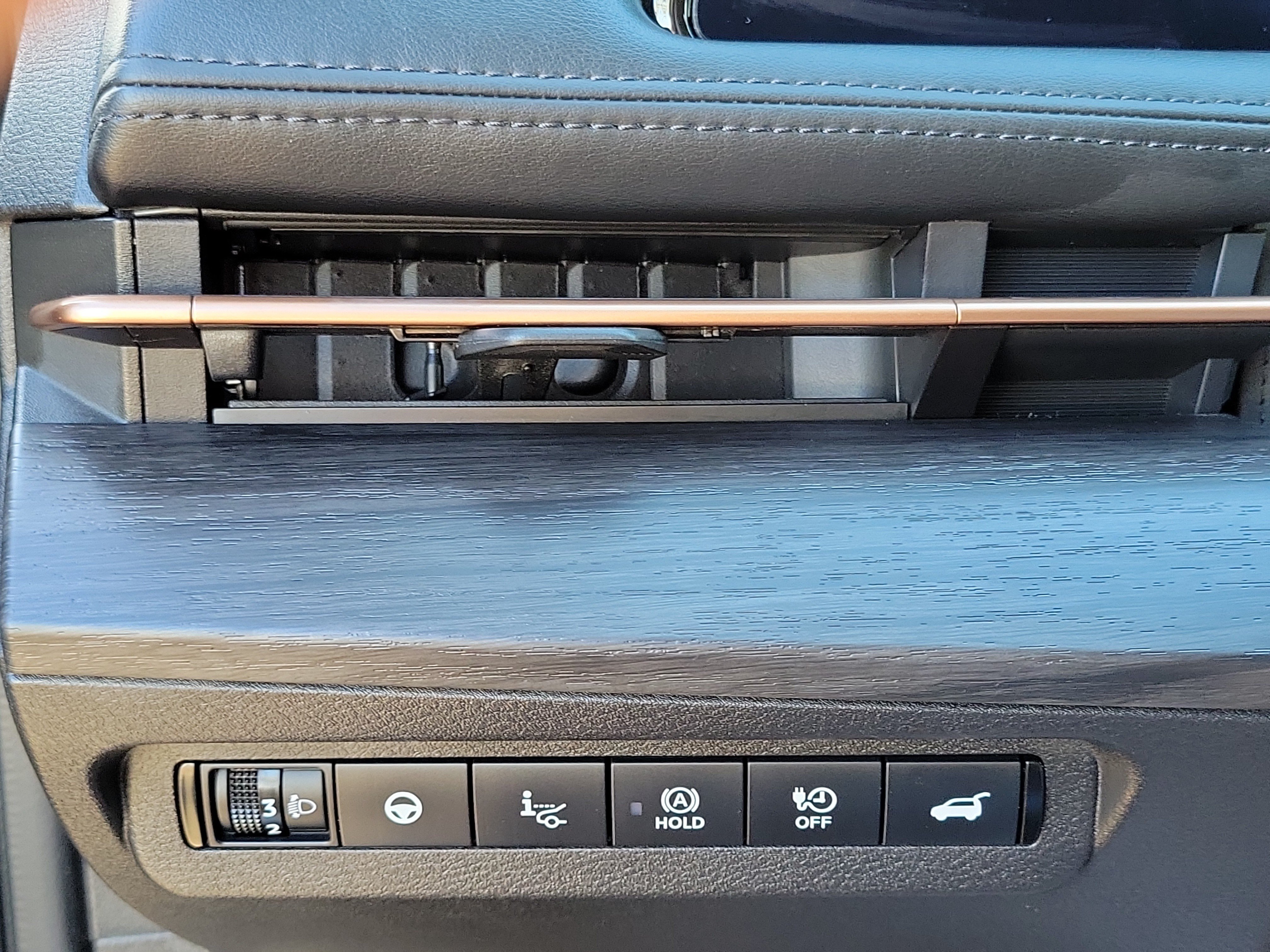 Used 2024 Nissan Ariya FWD image 16