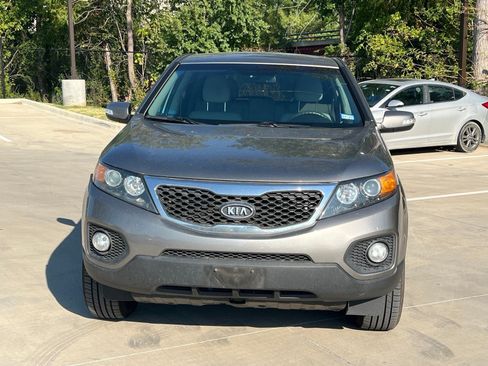 Used 2013 Kia Sorento LX w/ Value Pkg FWD image 2