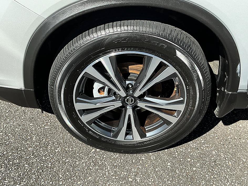 Used 2019 Nissan Rogue SV w/ Premium Package AWD/4WD image 8