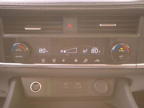 Used 2023 Nissan Rogue SV image 34