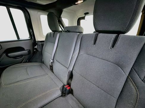 Used 2024 Jeep Wrangler Unlimited AWD/4WD image 12