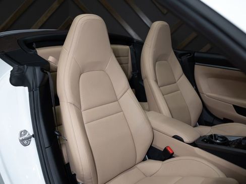 Used 2024 Porsche 911 Carrera image 32