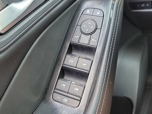 Used 2025 Nissan Rogue SV FWD image 13