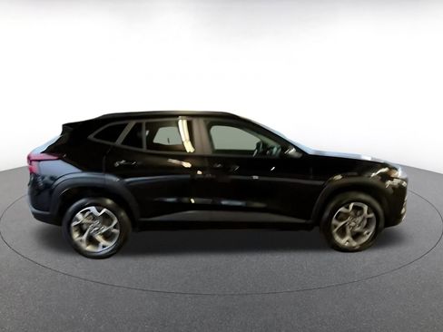 Used 2025 Chevrolet Trax LT image 15