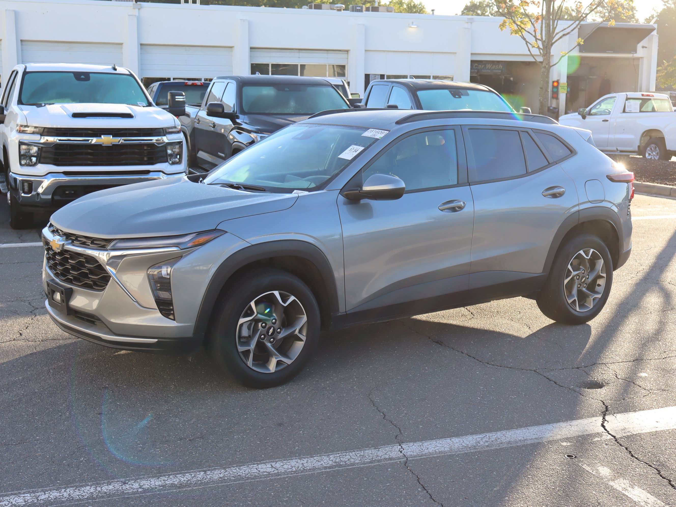 Used 2025 Chevrolet Trax LT FWD image 5