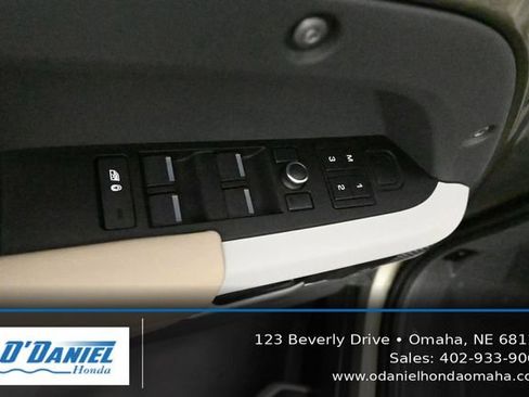 Used 2020 Land Rover Defender 110 HSE AWD/4WD image 24