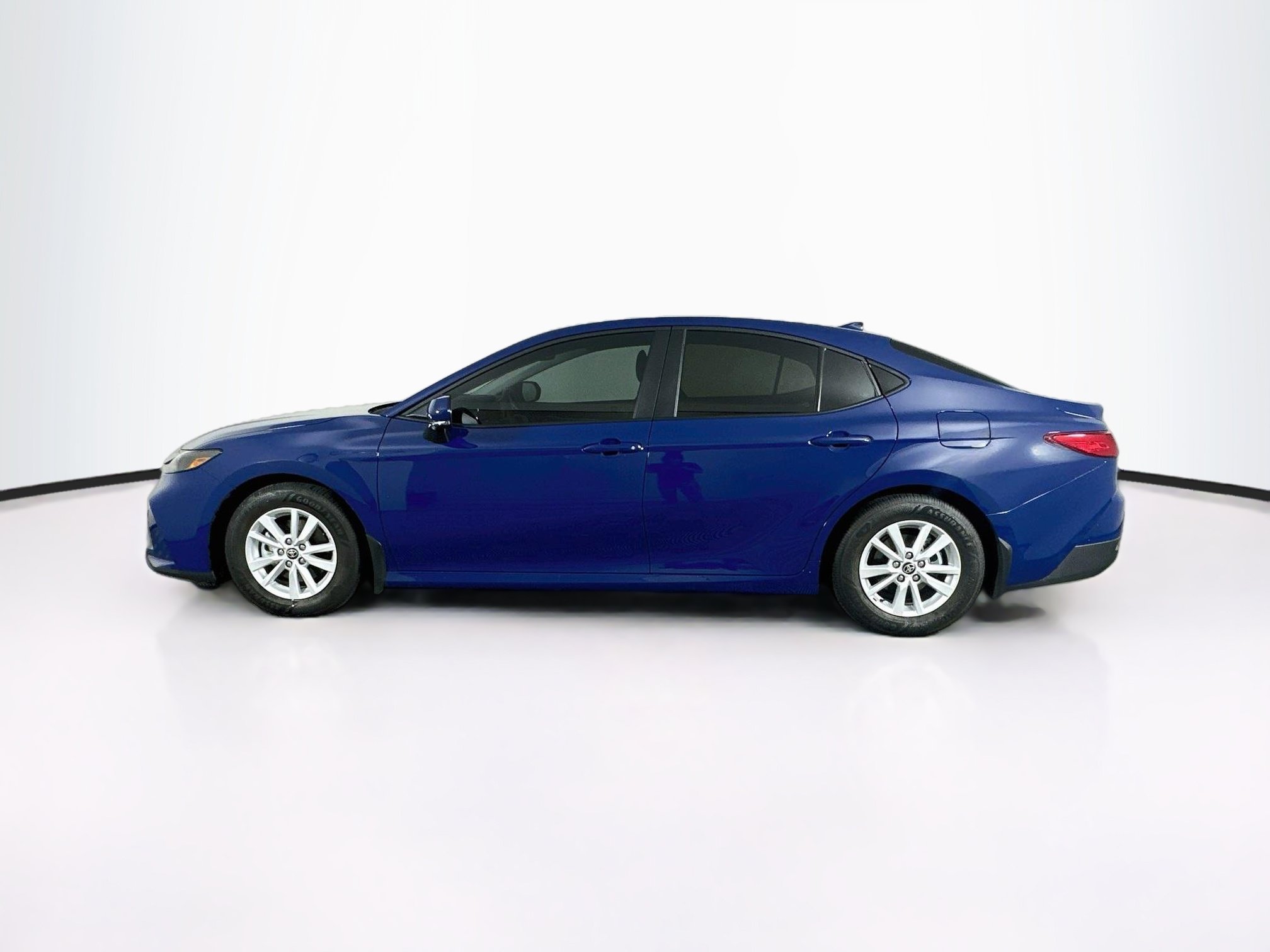Used 2026 Toyota Camry LE w/ Convenience Package FWD image 4