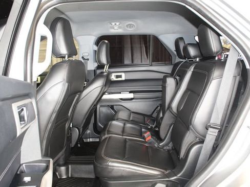 Used 2023 Ford Explorer XLT w/ Equipment Group 202A RWD image 18