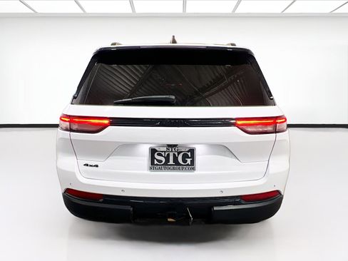 Used 2022 Jeep Grand Cherokee Altitude AWD/4WD image 5