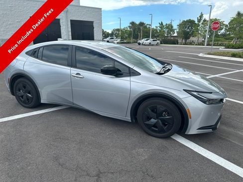 Used 2023 Toyota Prius Prime FWD image 4