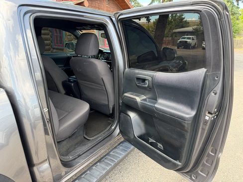 Used 2016 Toyota Tacoma TRD Off-Road w/ Towing Package AWD/4WD image 25