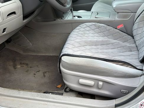 Used 2011 Toyota Camry LE image 9