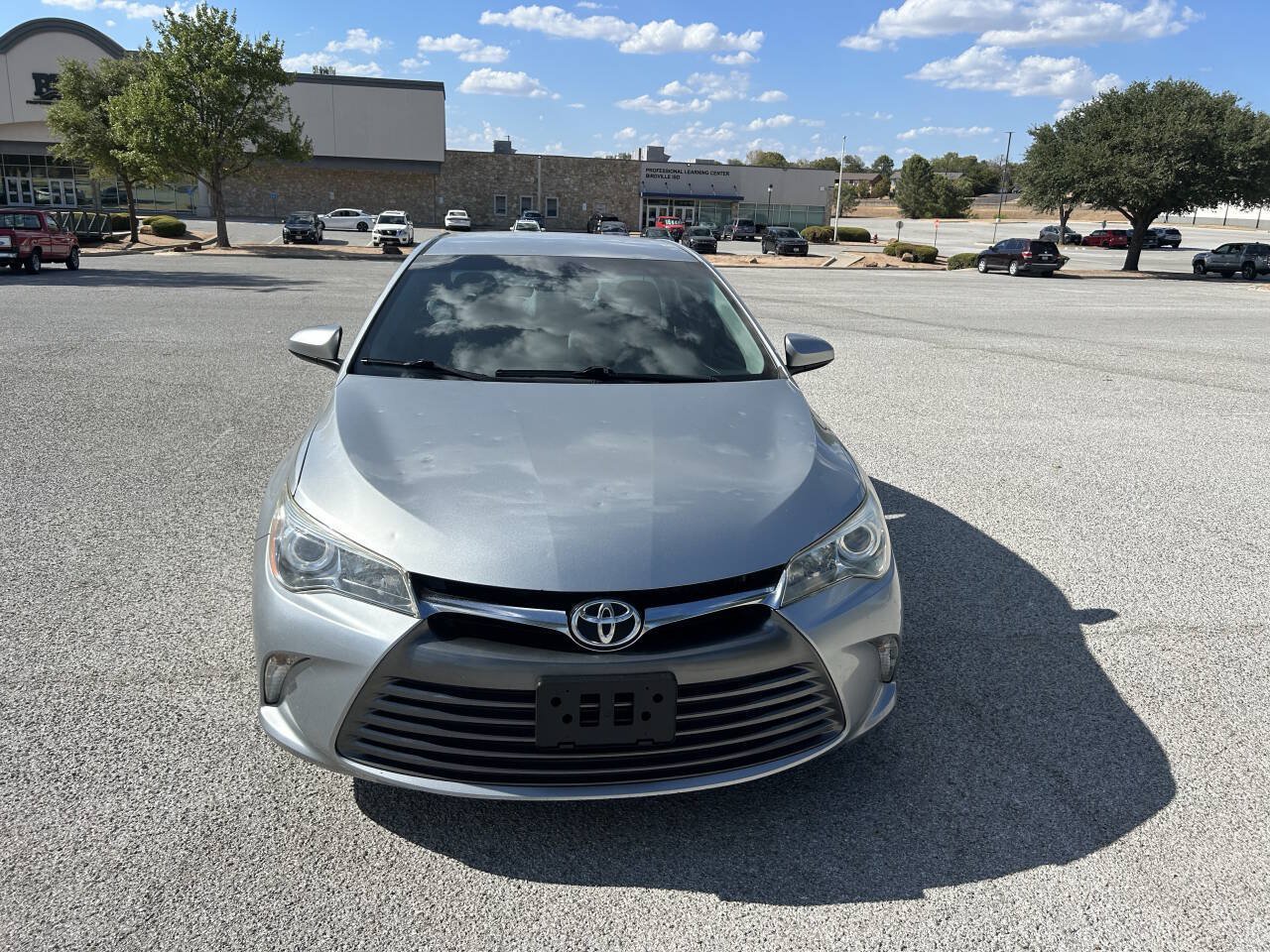 Used 2017 Toyota Camry LE FWD image 1