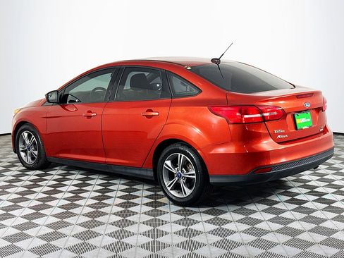 Used 2018 Ford Focus SE w/ SE Appearance Package image 6