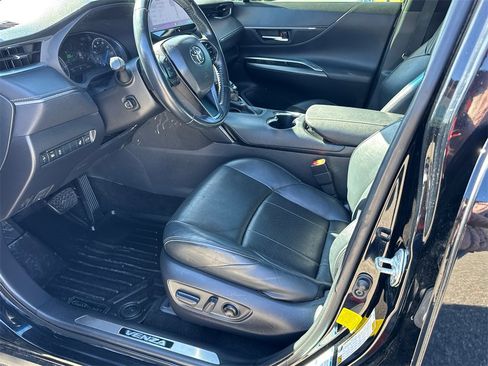 Used 2021 Toyota Venza XLE w/ Softex Package image 9