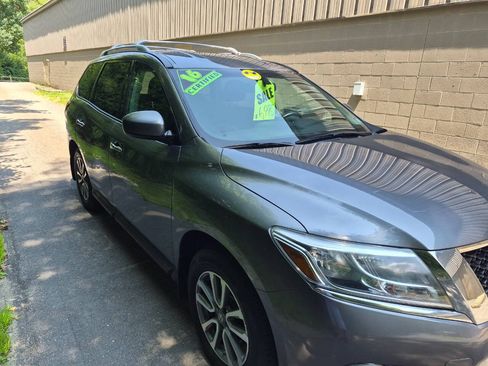 Used 2016 Nissan Pathfinder SV AWD/4WD image 3
