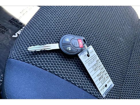 Used 2012 Nissan Versa FWD image 30