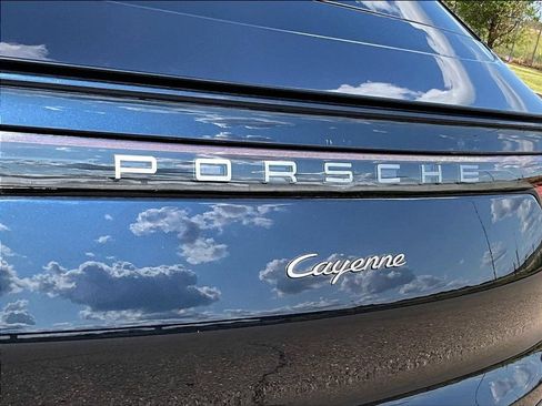 Certified 2022 Porsche Cayenne Platinum Edition AWD/4WD image 22