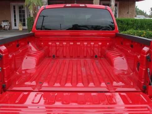 Used 2025 Nissan Frontier SV image 8