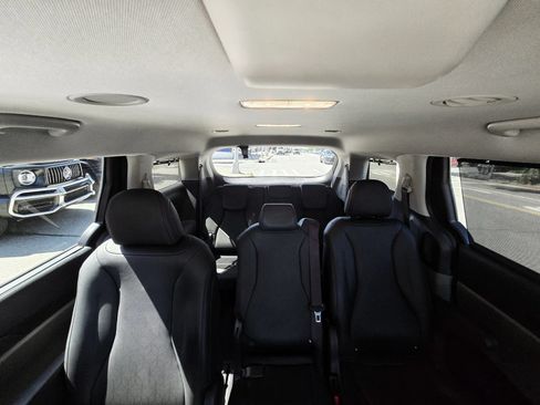 Used 2026 Kia Carnival EX FWD image 49