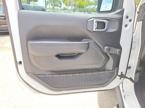 Used 2024 Jeep Gladiator Sport AWD/4WD image 13