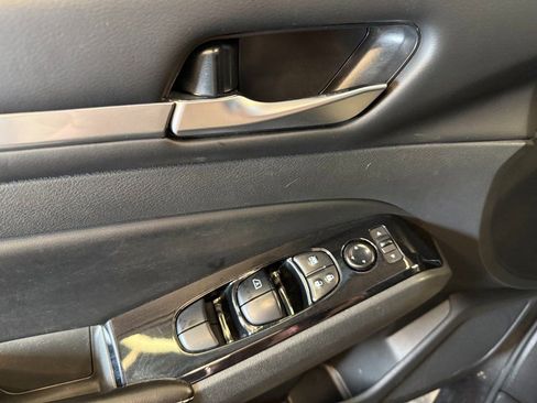 Used 2023 Nissan Altima 2.5 SV image 18