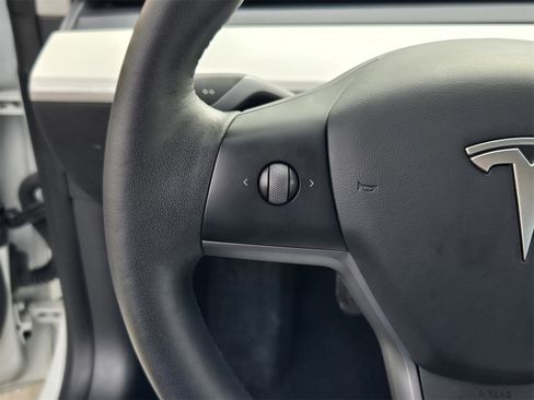 Used 2021 Tesla Model 3 Standard Range Plus image 25