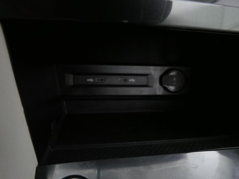 Used 2023 Volkswagen Tiguan SE w/ Panoramic Sunroof Package image 29