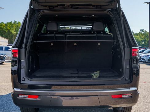 Used 2022 Jeep Wagoneer Series II w/ Premium Group I AWD/4WD image 17