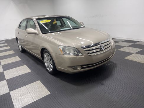 Used 2005 Toyota Avalon XLS image 6